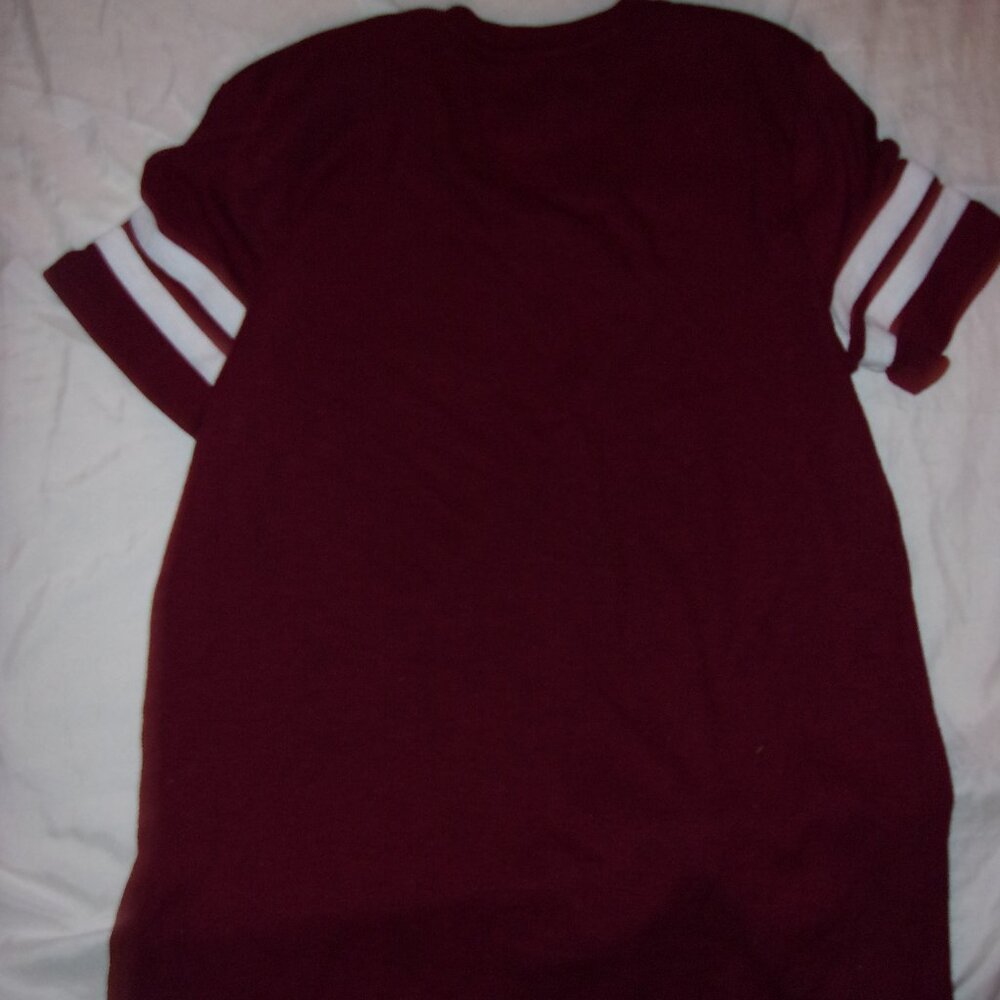 ⭐️5/$15! So maroon striped tee - Picture 2 of 3